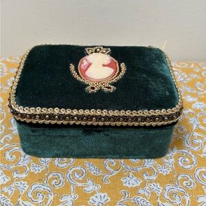 Elegant Green Velvet Cameo Jewelry Box Vintage
